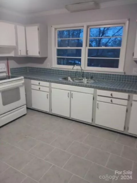 Kitchen - 805 15th Nw St NW, Conover, NC 28613 photo 1 of 3