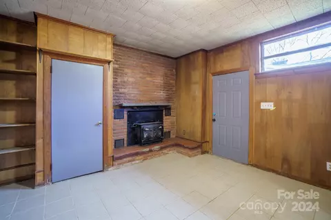 Living - 805 15th Nw St NW, Conover, NC 28613 photo 2 of 2