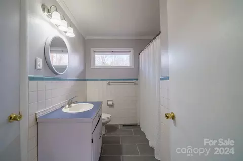 Bath - 805 15th Nw St NW, Conover, NC 28613 photo 1 of 1