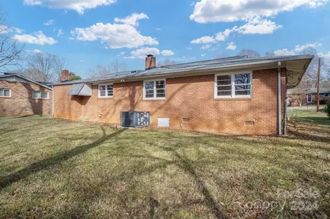 Exterior - 805 15th Nw St NW, Conover, NC 28613 photo 5 of 6