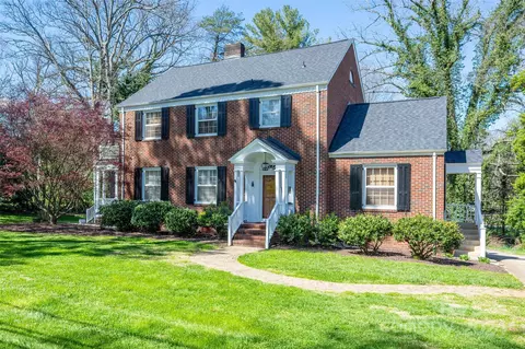 215 Brookdale Dr, Statesville, NC 28677