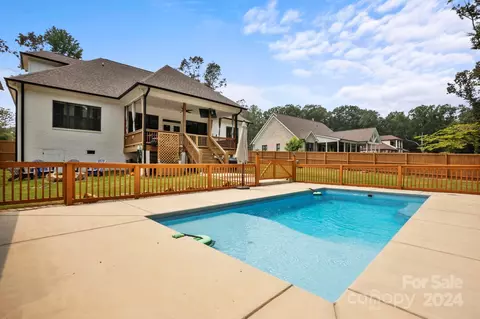 Exterior - 1026 Piney Dr, Monroe, NC 28110 photo 7 of 8