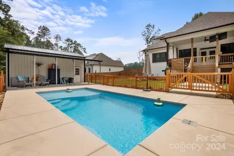 Exterior - 1026 Piney Dr, Monroe, NC 28110 photo 6 of 8