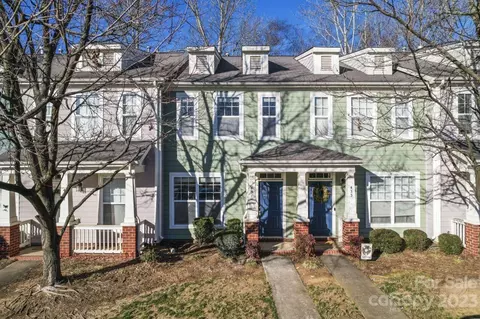 431 Hurston Cir, Charlotte, NC 28208
