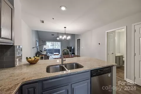Kitchen - 17544 Tuscany Ln, Cornelius, NC 28031 photo 4 of 4