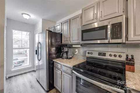 Kitchen - 17544 Tuscany Ln, Cornelius, NC 28031 photo 3 of 4