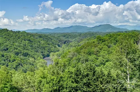 304 Sunset Mountain Rd, Bakersville, NC 28705