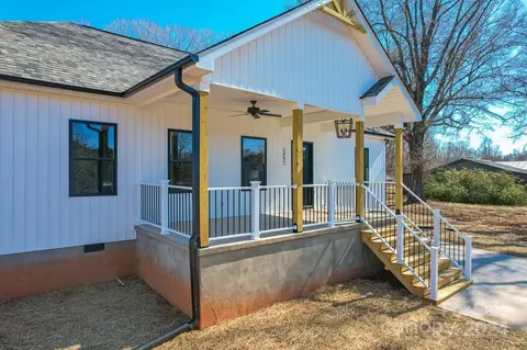 Exterior - 1092 Manor St, Conover, NC 28613 photo 7 of 14