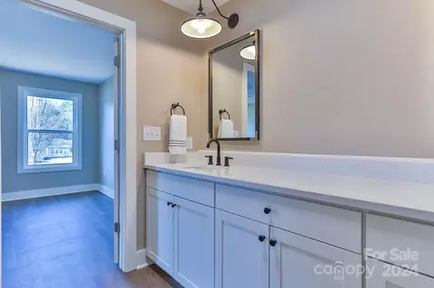 Bath - 1092 Manor St, Conover, NC 28613 photo 3 of 6