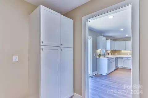 Kitchen - 1092 Manor St, Conover, NC 28613 photo 5 of 6