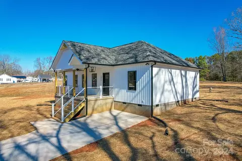 Exterior - 1092 Manor St, Conover, NC 28613 photo 8 of 14