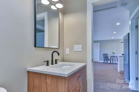 Bath - 1092 Manor St, Conover, NC 28613 photo 6 of 6