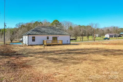 Exterior - 1092 Manor St, Conover, NC 28613 photo 10 of 14