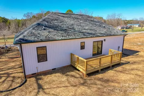Exterior - 1092 Manor St, Conover, NC 28613 photo 12 of 14