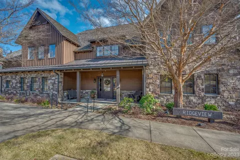 305 Clubhouse Ln, Mill Spring, NC 28756