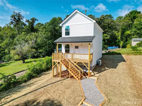 21 Friendly Holw, Asheville, NC 28806