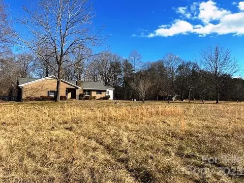 320 Luckadoo Rd, Bostic, NC 28018 photo 2