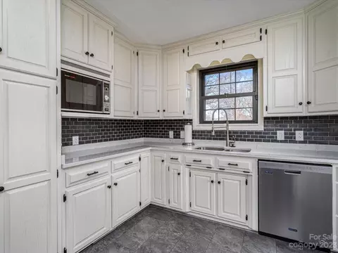 917 E Main St, Maiden, NC 28650 photo 8