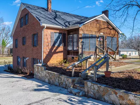 917 E Main St, Maiden, NC 28650 photo 2