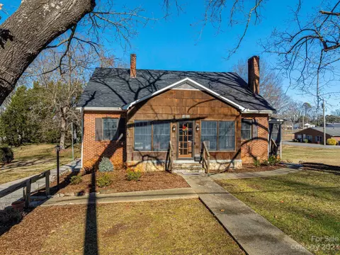 917 E Main St, Maiden, NC 28650