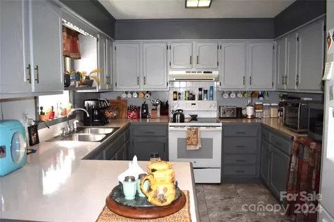 Kitchen - 7500 Meat Camp Rd, Todd, NC 28684 photo 1 of 2