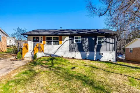 1613 Longleaf Dr, Charlotte, NC 28210
