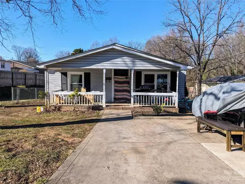 111 N Clay St, Lowell, NC 28098