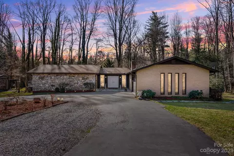 112 Brentwood Dr, Hendersonville, NC 28739