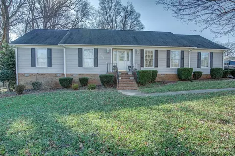 205 Woodbriar Trl, Gastonia, NC 28056