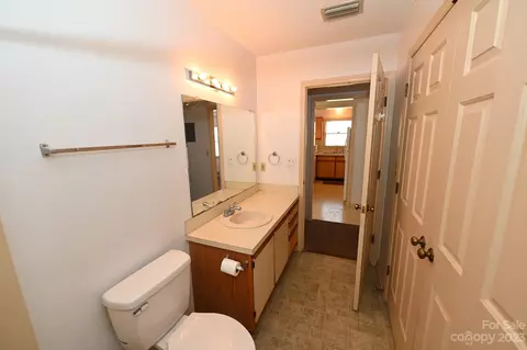 102 Brandywine Ne E6 Dr NE #E6, Conover, NC 28613 photo 21