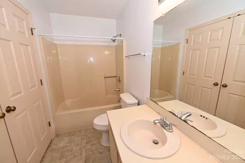 102 Brandywine Ne E6 Dr NE #E6, Conover, NC 28613 photo 22