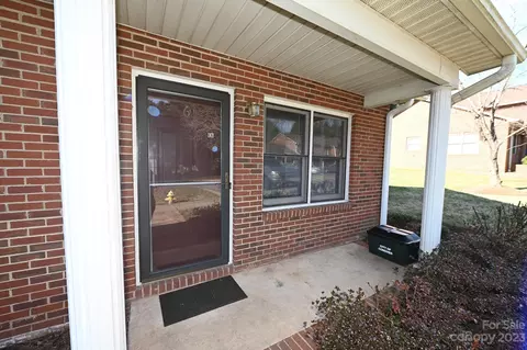 102 Brandywine Ne E6 Dr NE #E6, Conover, NC 28613 photo 4