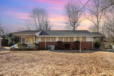 3241 Minnesota Rd, Charlotte, NC 28208