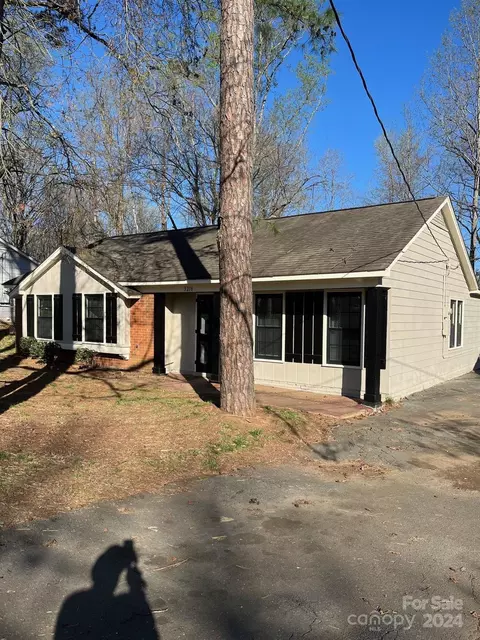 3218 Cedarhurst Dr, Charlotte, NC 28269