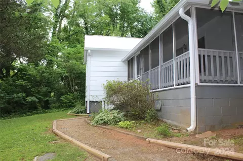 101 Bay St, Morganton, NC 28655 photo 5