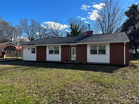 2751 Englehardt St, Charlotte, NC 28216