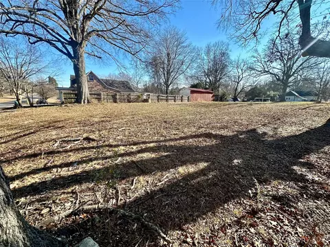 402 E Alabama Ave, Bessemer City, NC 28016