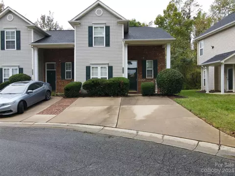 8941 Cinnabay Dr, Charlotte, NC 28216
