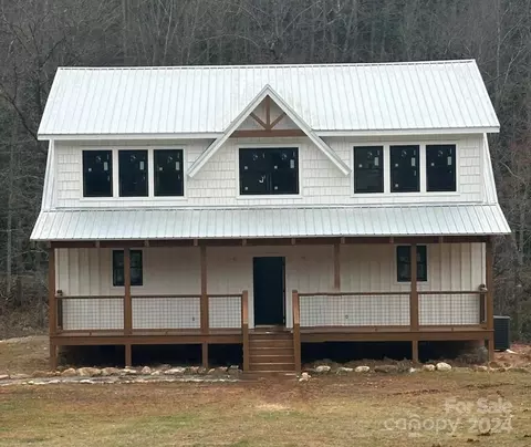 150 Light Waters Dr, Cullowhee, NC 28723