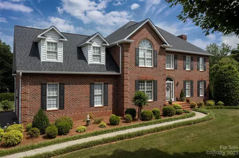 142 Springfield Dr, Advance, NC 27006