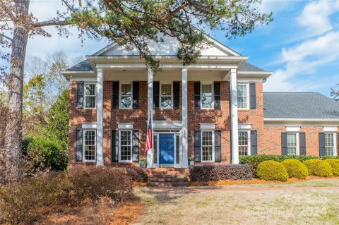 3220 Foxridge Rd, Charlotte, NC 28226