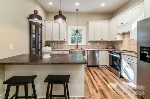 616 Cherry St, Statesville, NC 28677