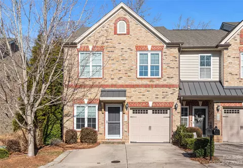 5032 Wyngate Village Dr, Winston Salem, NC 27103