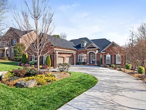 840 Clonmel Dr, Matthews, NC 28104
