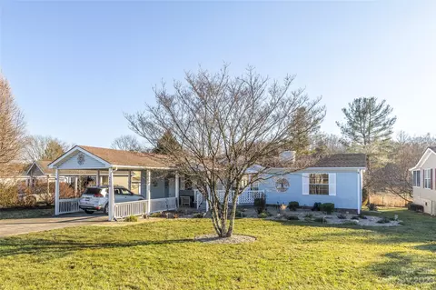 200 Riverwind Dr, Hendersonville, NC 28739
