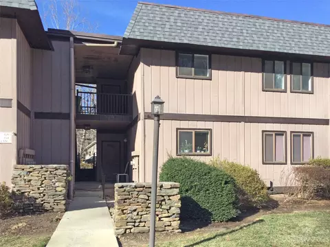33 Lake G-8 Dr #G-8, Laurel Park, NC 28739