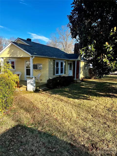 155 Hayes Ave, Hudson, NC 28638