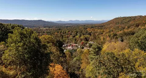 62 Hawtree Ct, Weaverville, NC 28787