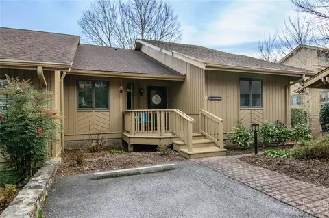 504 Live Oak Ln, Hendersonville, NC 28791