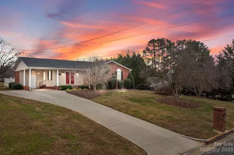 800 Lauras Ln, Albemarle, NC 28001